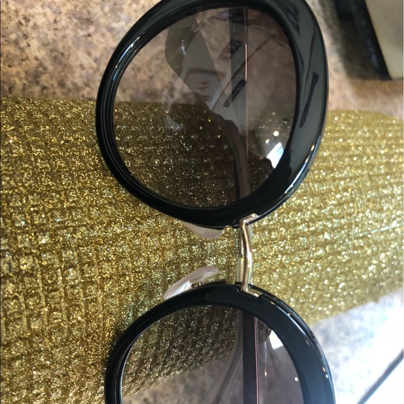 Prada sunglasses. Worn once. Paid $400 - Picture 2 of 4